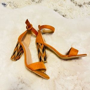Burnt orange heels with 70s inspired chevron patterned heel. 🍂 🍊
